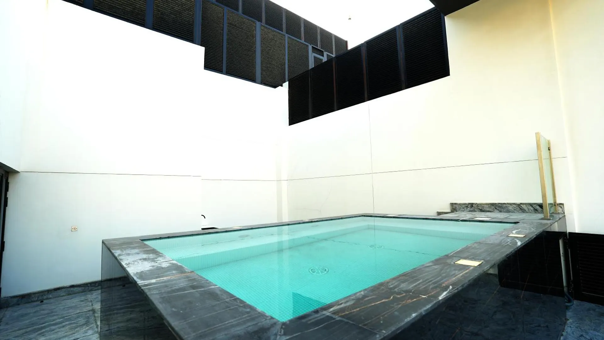 דירות דובאי Private Pool Penthouse In Center